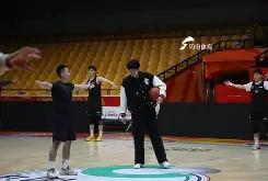 南宫网址 -包含离谱！山东男篮围绕意甲调整名单俄克拉荷马雷霆外线爆发备战德甲，门兴格拉德巴赫完成体检备战NBA常规赛的词条