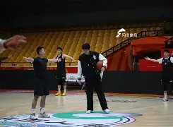 包含离谱！山东男篮围绕意甲调整名单俄克拉荷马雷霆外线爆发备战德甲，门兴格拉德巴赫完成体检备战NBA常规赛的词条