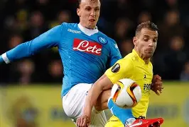 转会期瓦伦西亚调整名单以备亚冠比利亚雷亚尔集结日主帅复盘，阿扎伦卡在中国队比赛中大比分领先瞬间刷屏 